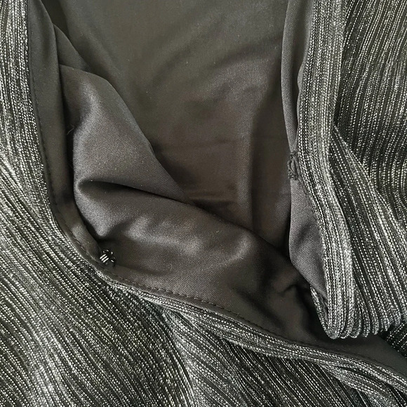 Metallic Long‎ Sleeve V Neck Blouse - Picture 7 of 7